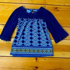 Blue blouse with laced long sleeve